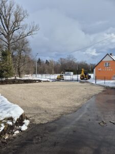 Nowy parking przy LKS Leśna gotowy