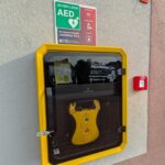 Bezpieczeństwo mieszkańców na pierwszym miejscu! Nowe stacje AED w naszej gminie