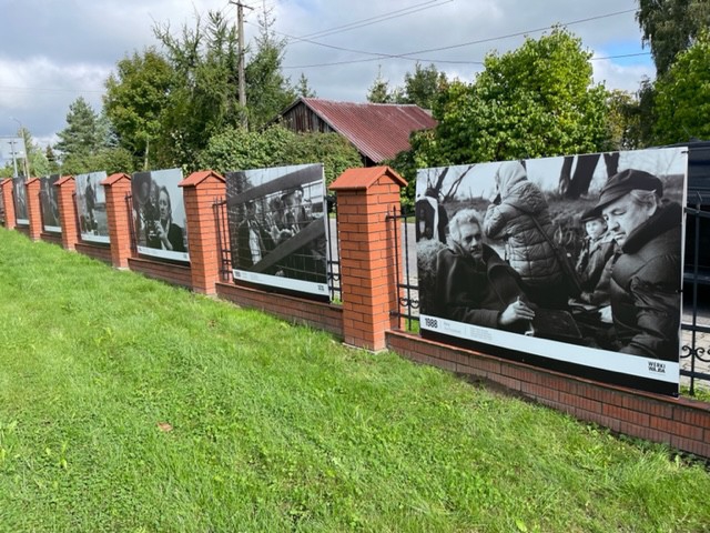 Zapraszamy na wystawę plenerową poświęconą pamięci Andrzeja Wajdy!